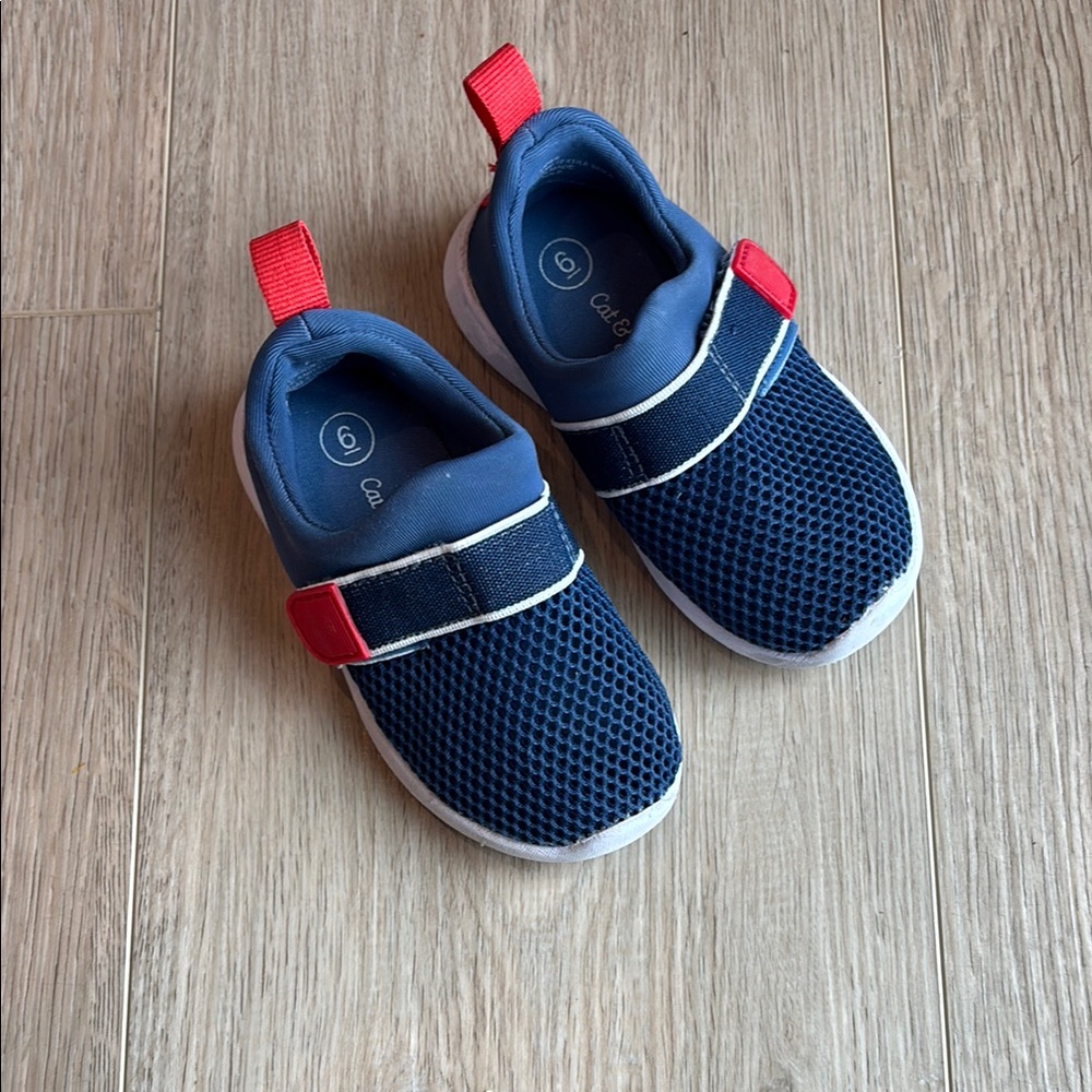 Cat and Jack water shoes